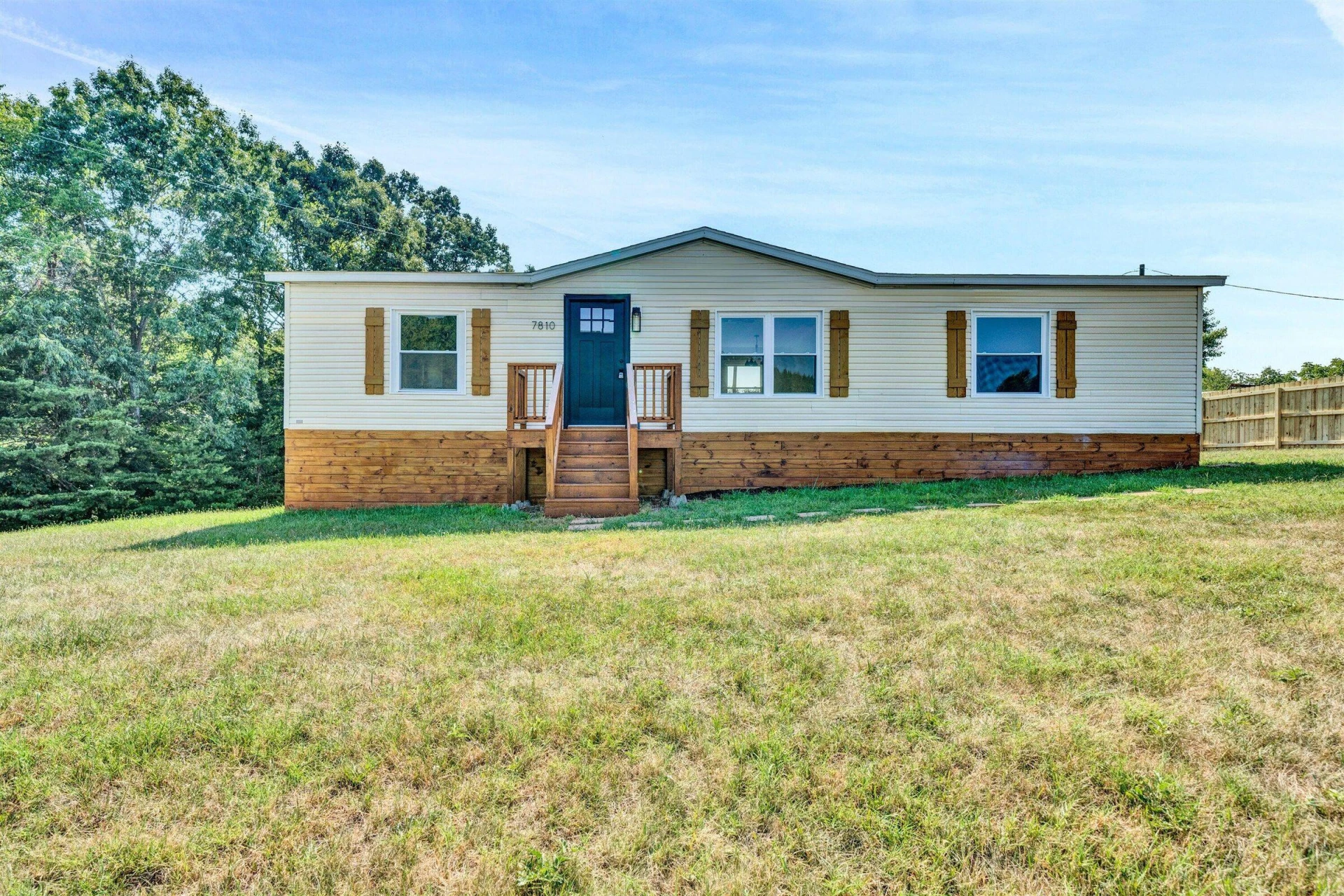 7810 Edwardsville RD - Photo 3