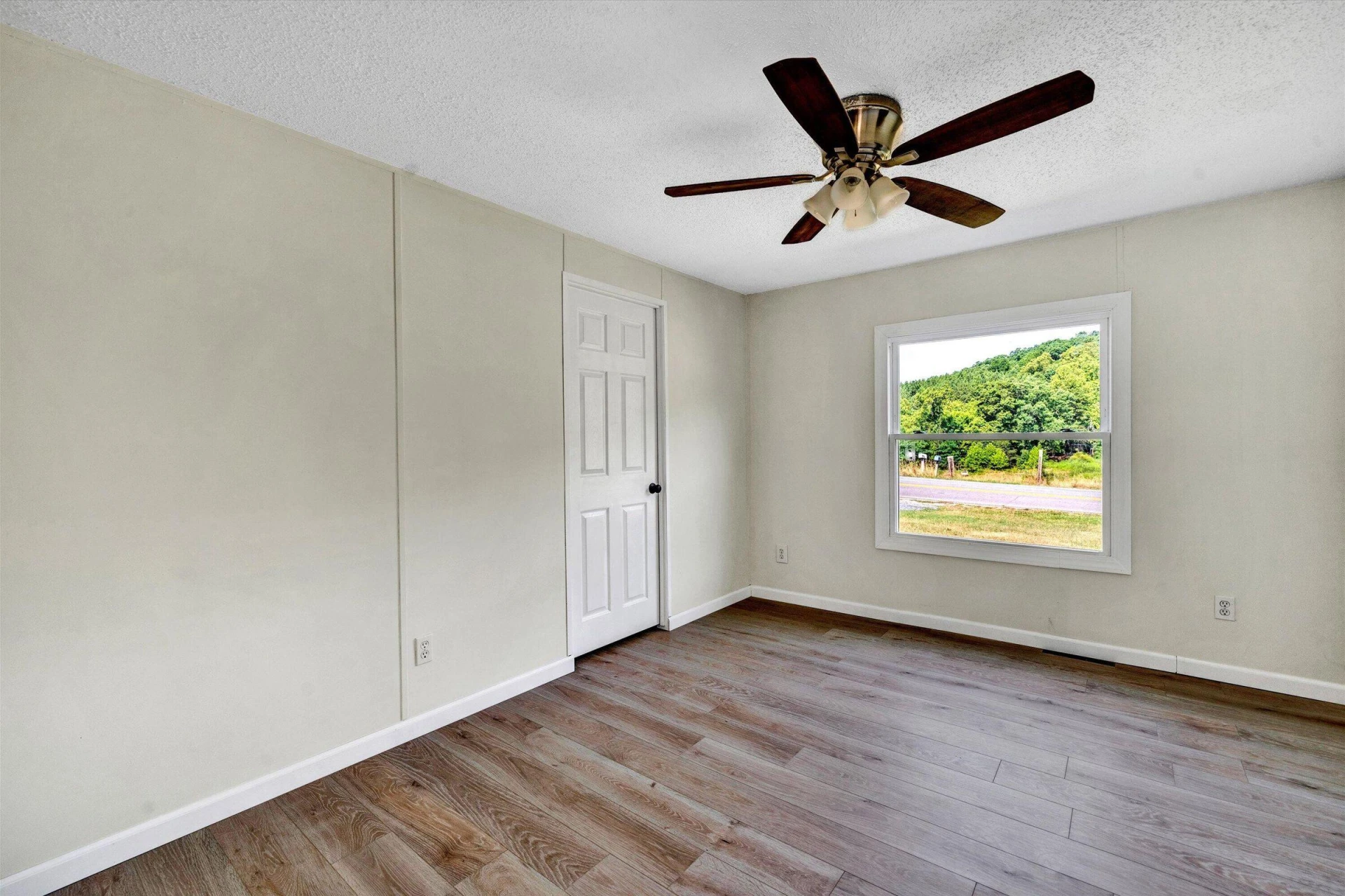 7810 Edwardsville RD - Photo 36