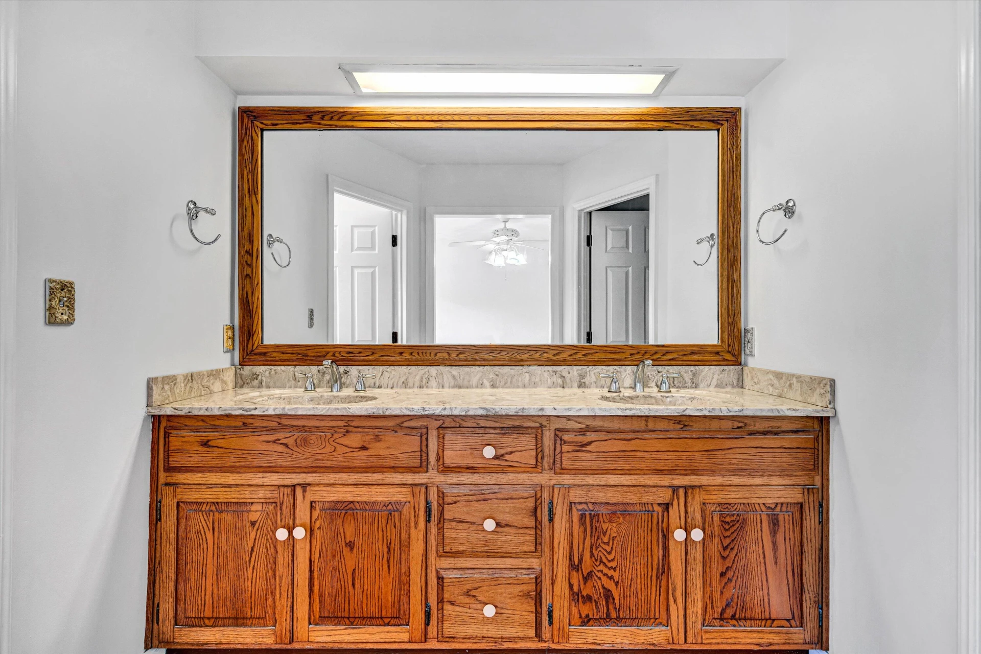 160 Ivy LN - Photo 13