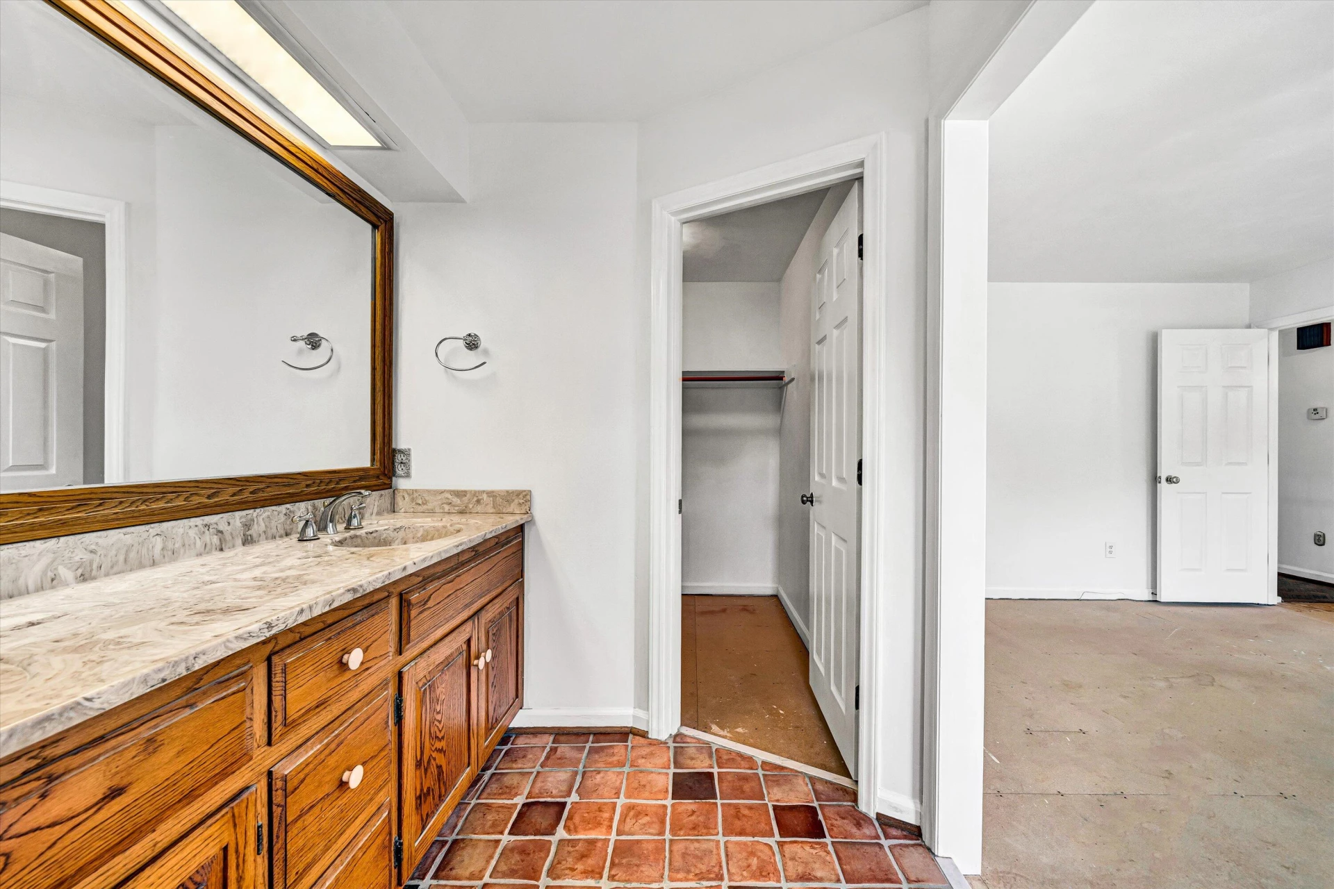 160 Ivy LN - Photo 16