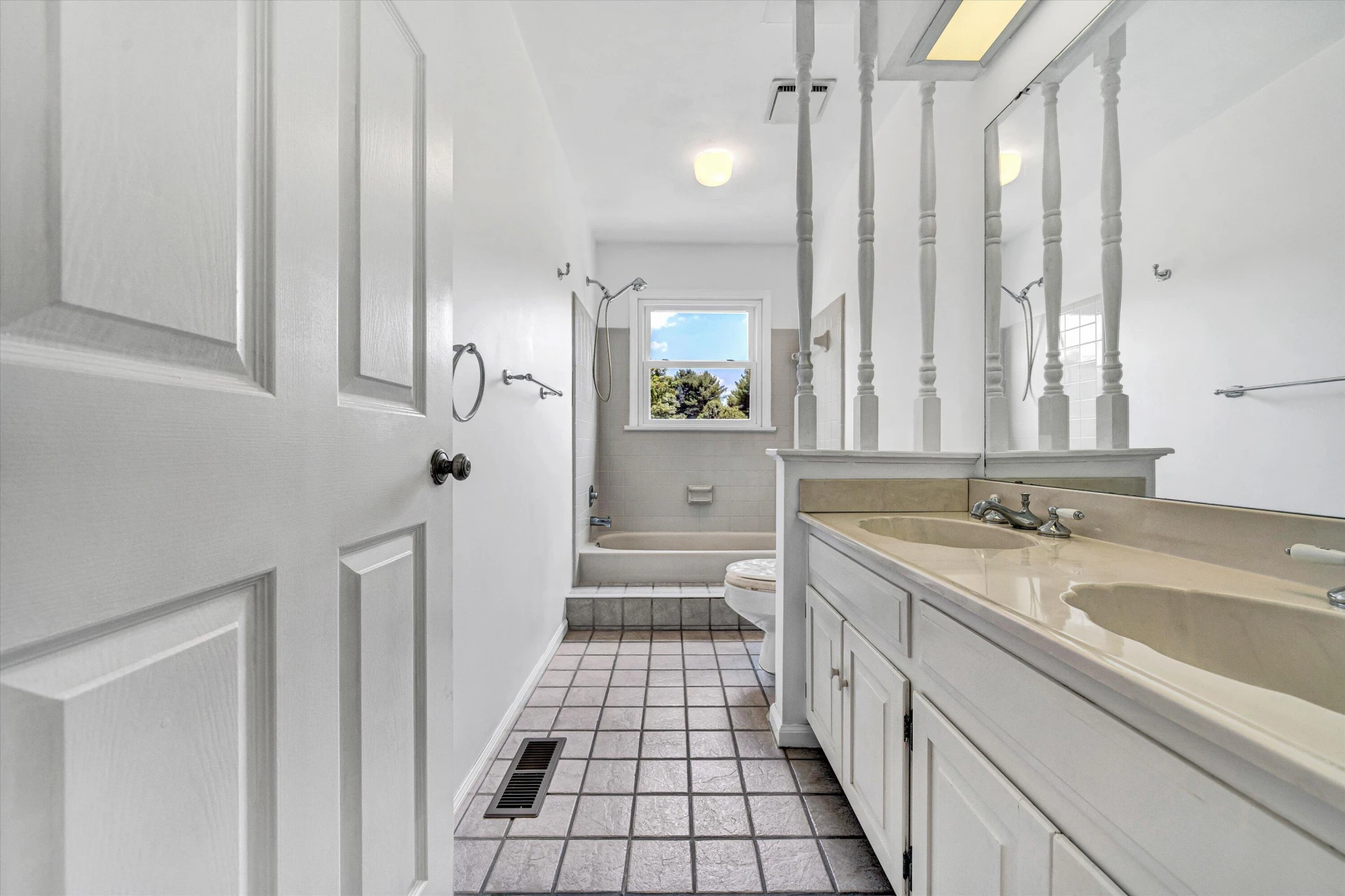 160 Ivy LN - Photo 17