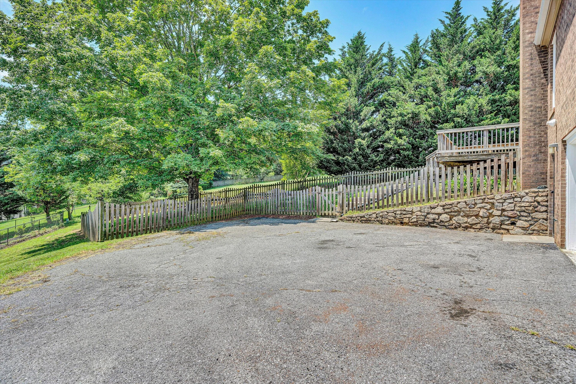 160 Ivy LN - Photo 32