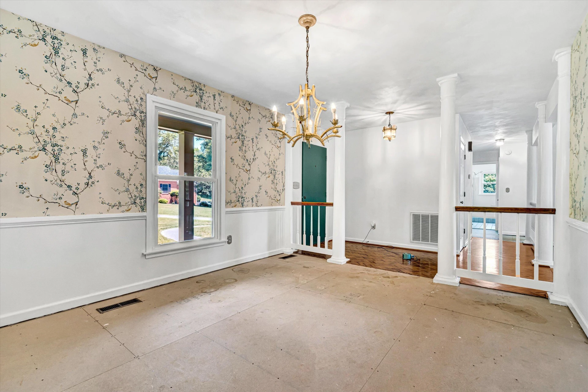 160 Ivy LN - Photo 4