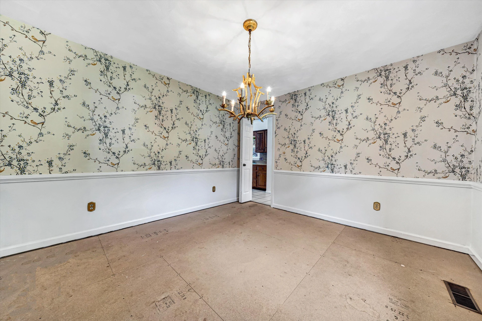 160 Ivy LN - Photo 5