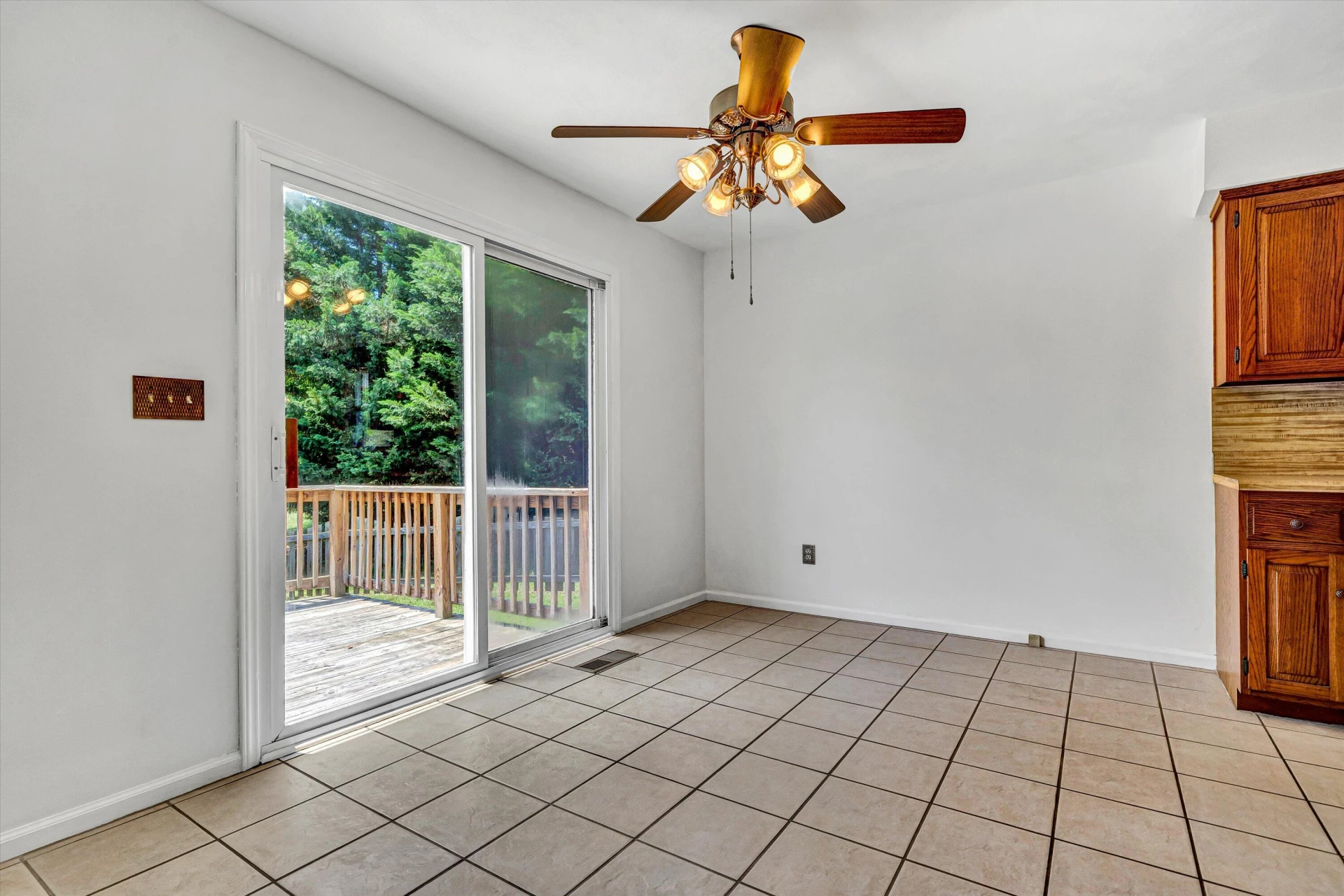 160 Ivy LN - Photo 7