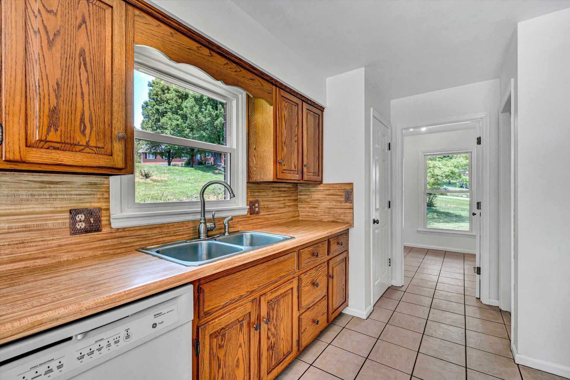 160 Ivy LN - Photo 9