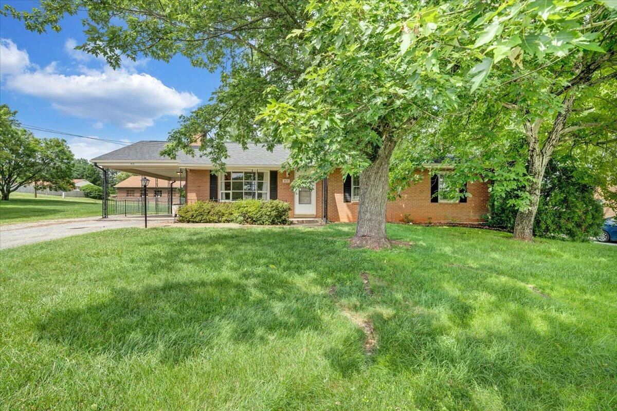 910 Woodhaven DR