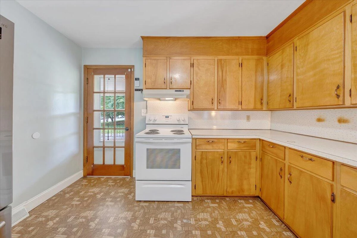 910 Woodhaven DR - Photo 10