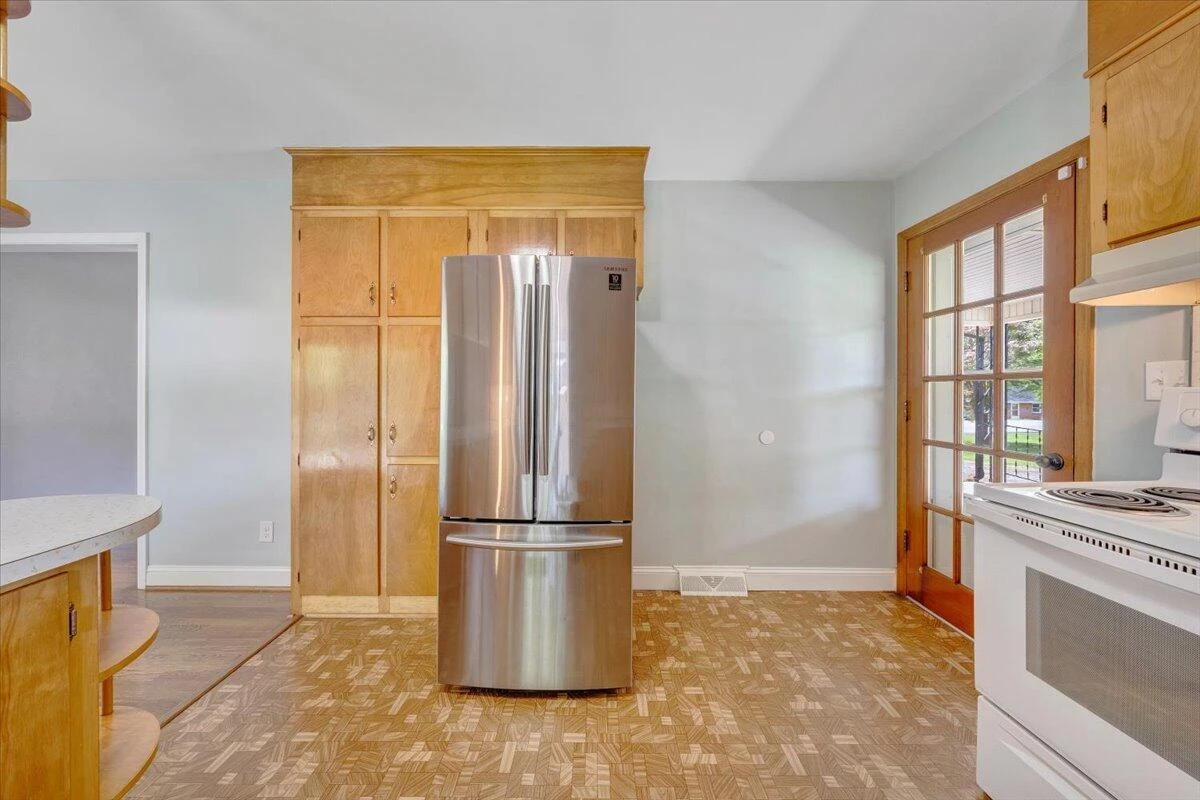 910 Woodhaven DR - Photo 11