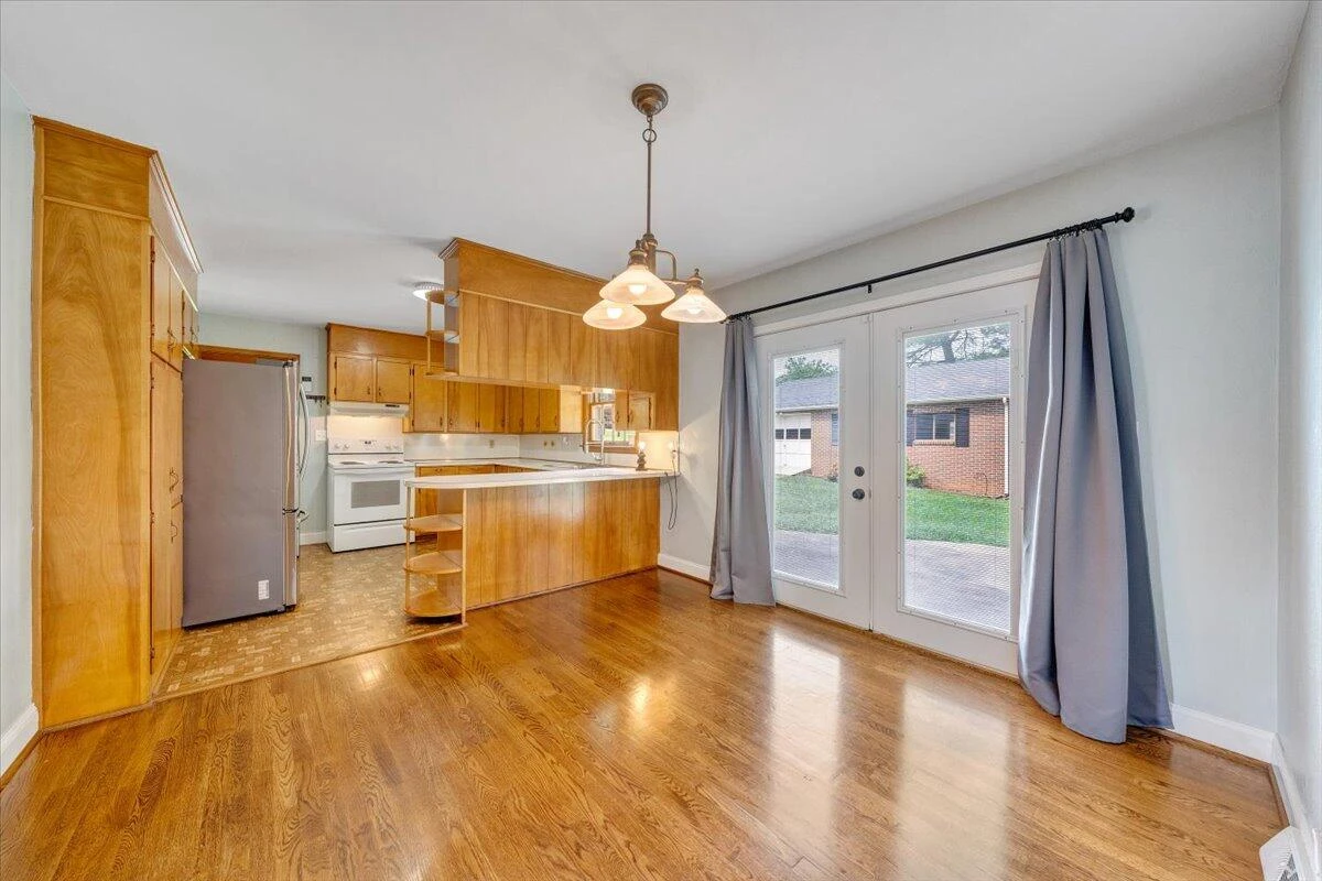 910 Woodhaven DR - Photo 13