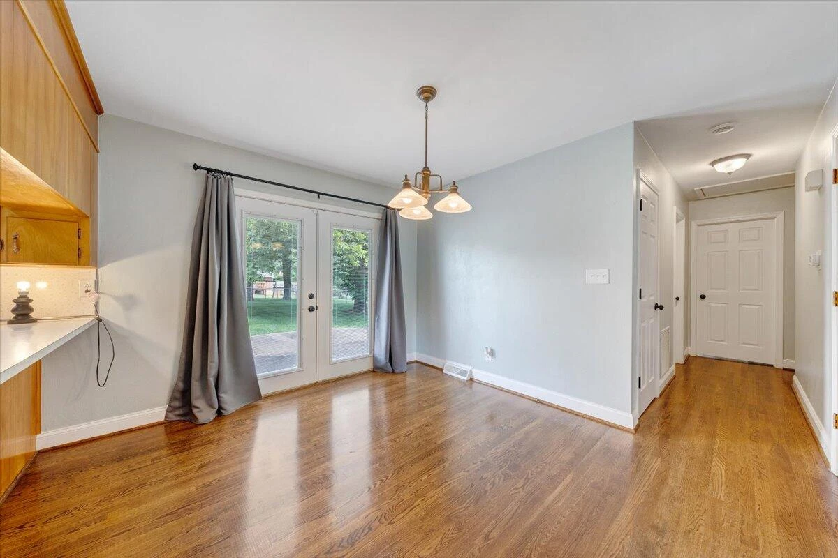 910 Woodhaven DR - Photo 15