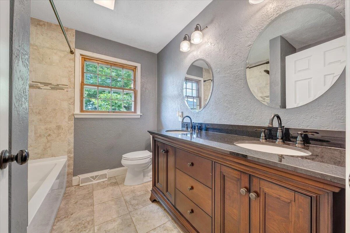 910 Woodhaven DR - Photo 18