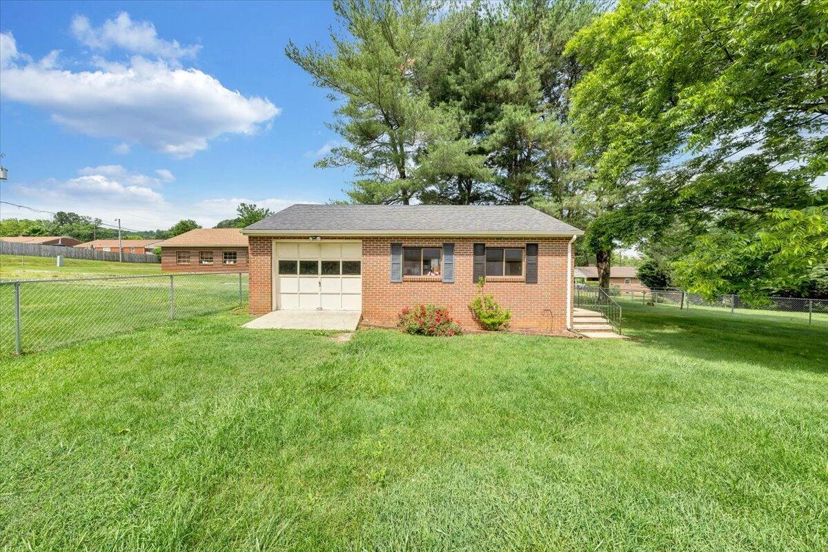 910 Woodhaven DR - Photo 29
