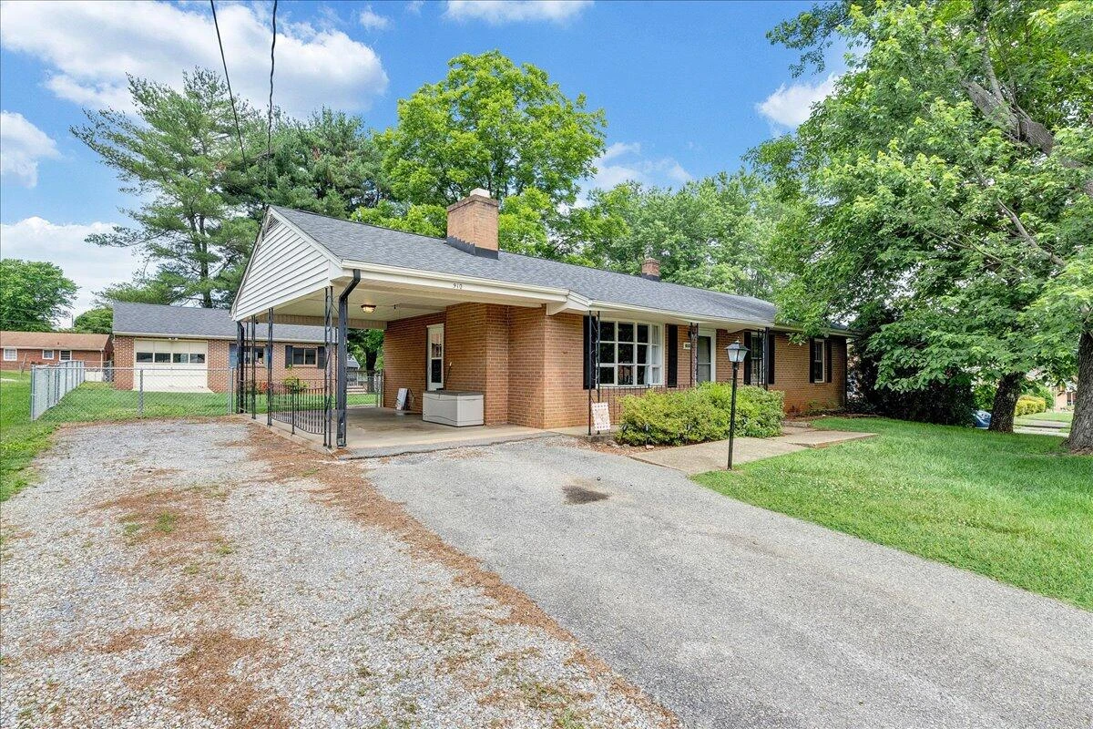 910 Woodhaven DR - Photo 32
