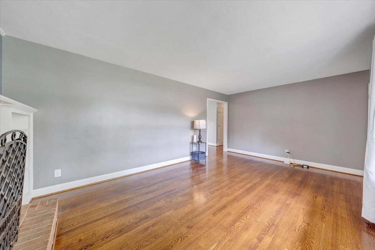 910 Woodhaven DR - Photo 6