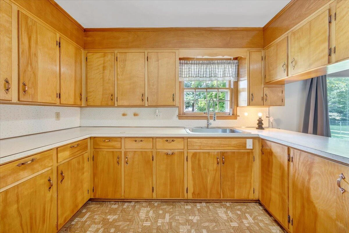 910 Woodhaven DR - Photo 7