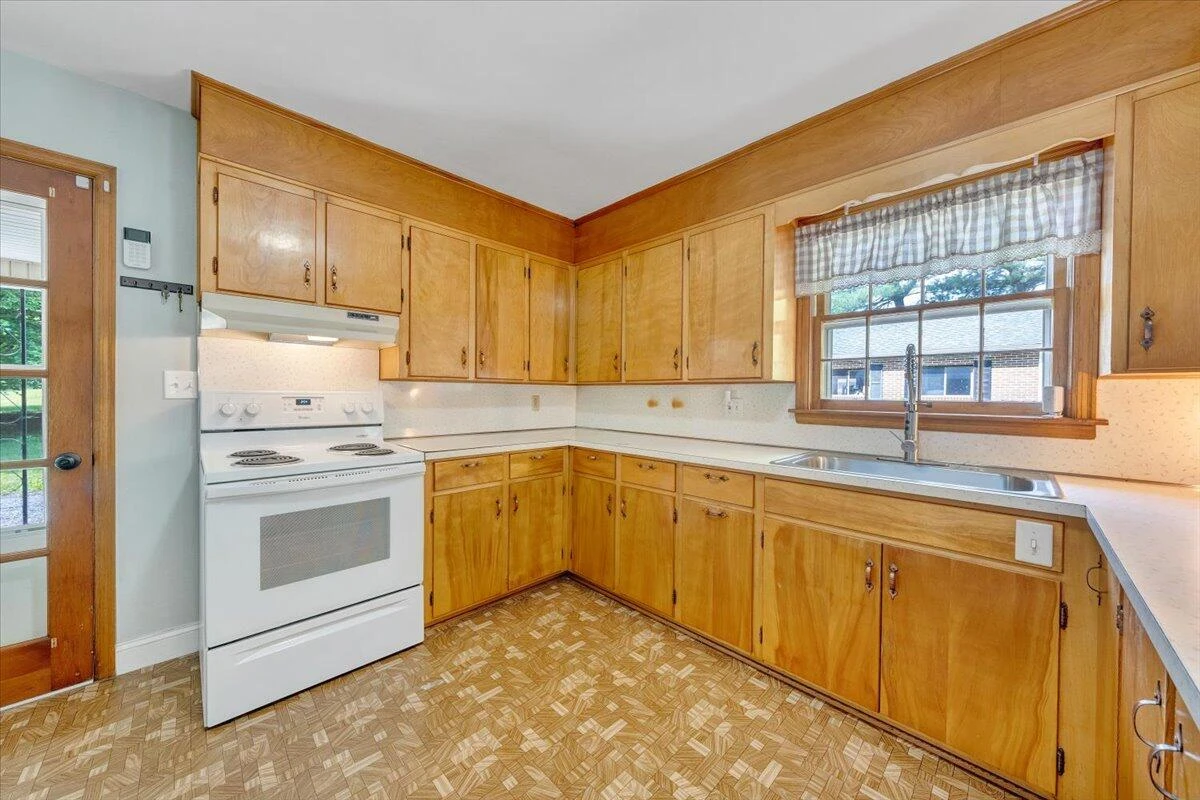 910 Woodhaven DR - Photo 8