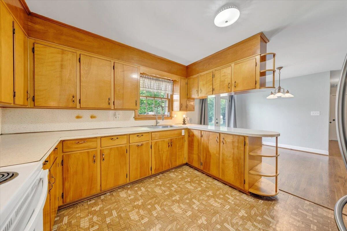 910 Woodhaven DR - Photo 9