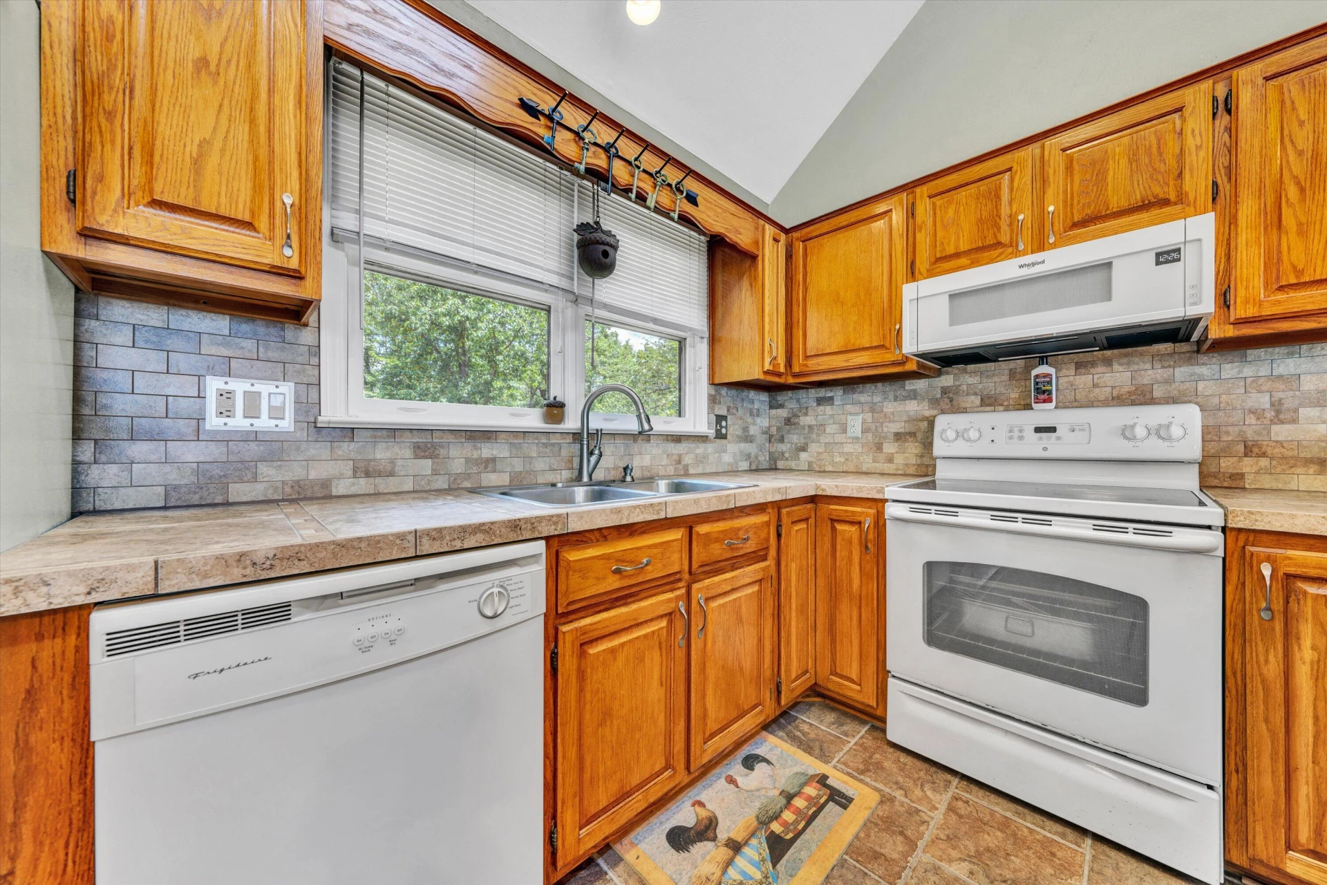 2525 Timberview RD - Photo 14