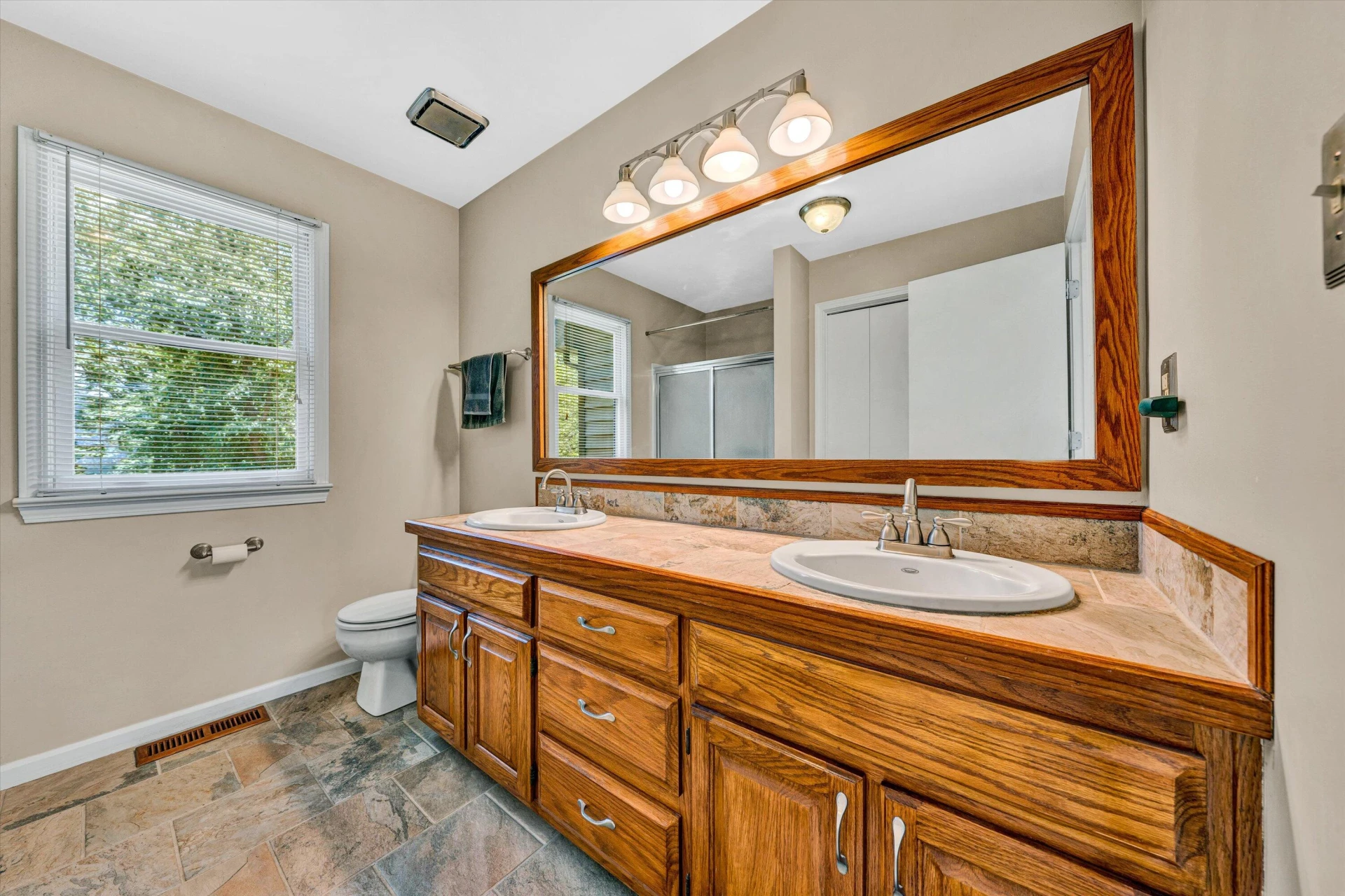 2525 Timberview RD - Photo 17