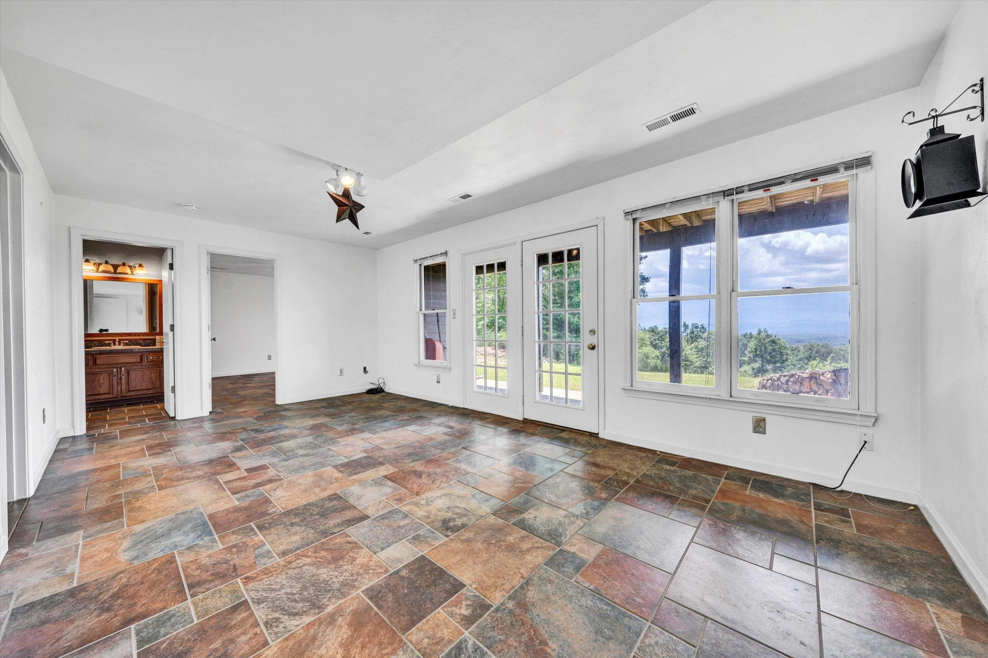 2525 Timberview RD - Photo 27