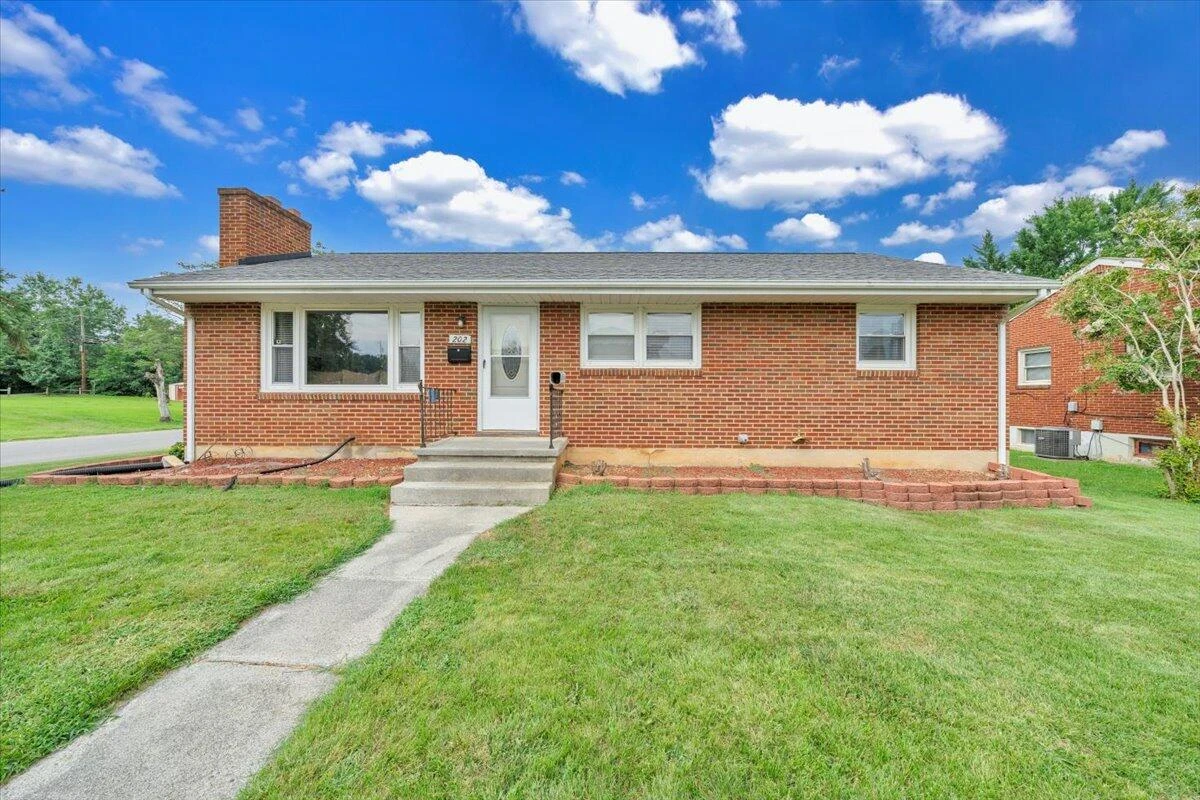202 FRONTIER RD