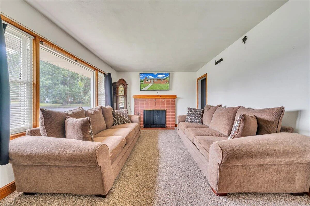 202 FRONTIER RD - Photo 2