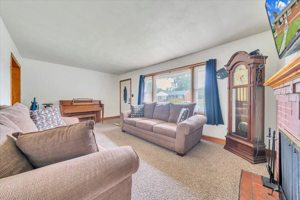 202 FRONTIER RD - Photo 3