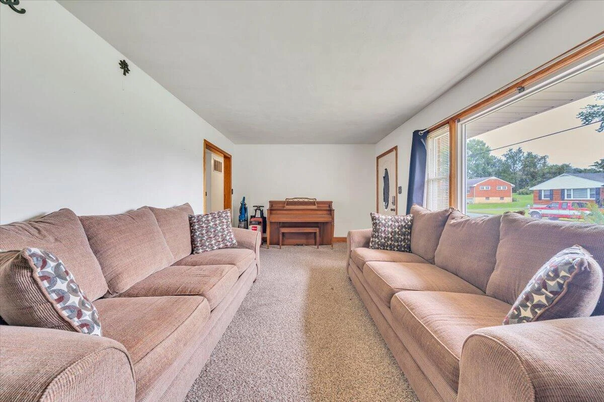 202 FRONTIER RD - Photo 4