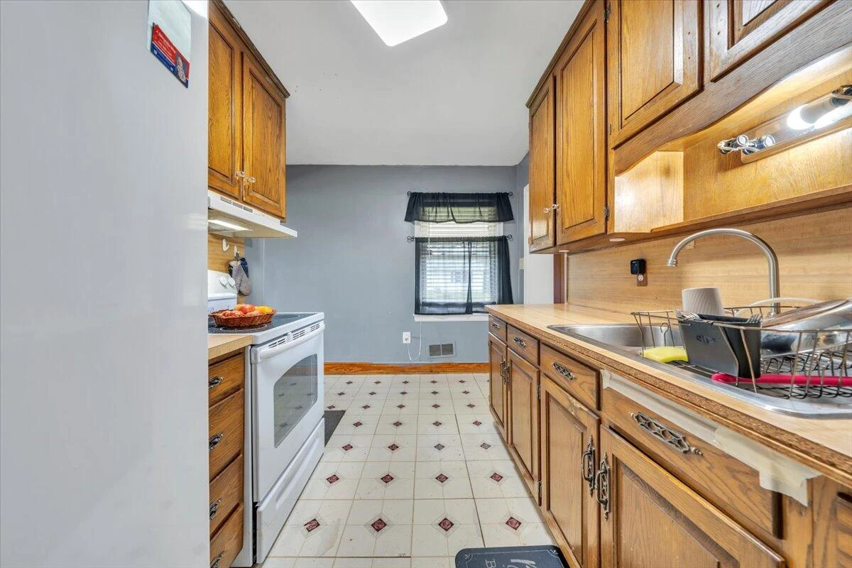 202 FRONTIER RD - Photo 5