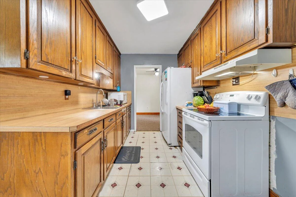 202 FRONTIER RD - Photo 6