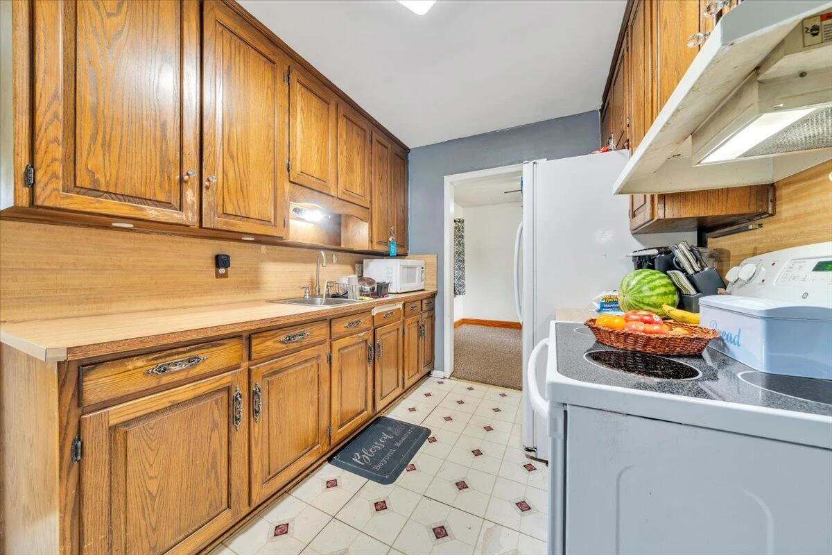 202 FRONTIER RD - Photo 7