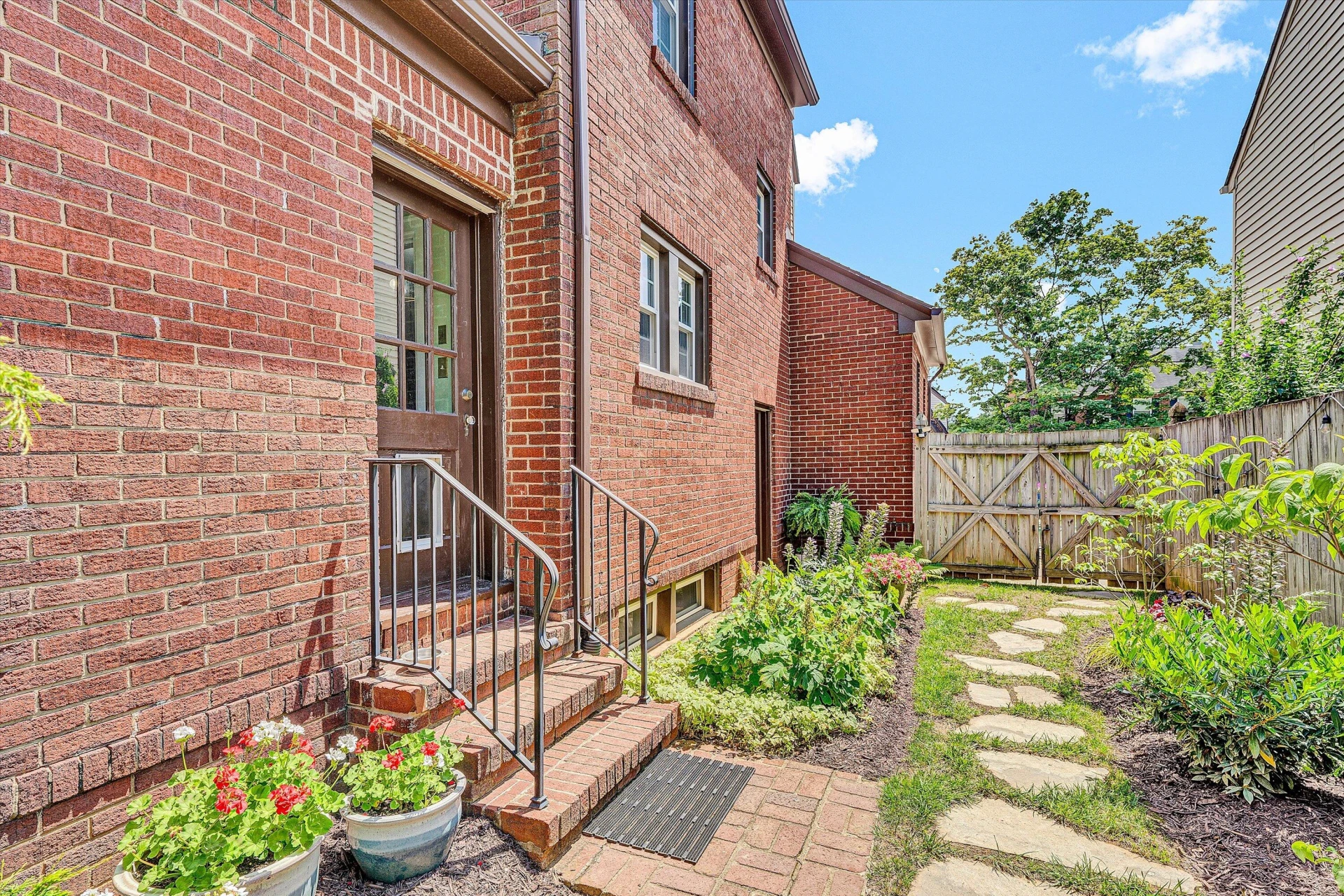 2511 Avenel AVE - Photo 36