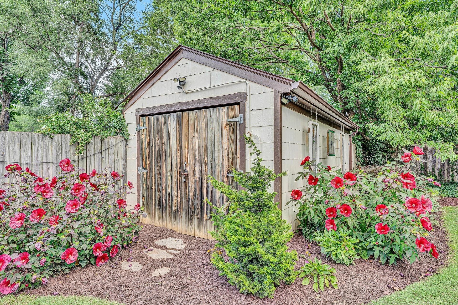 2511 Avenel AVE - Photo 44