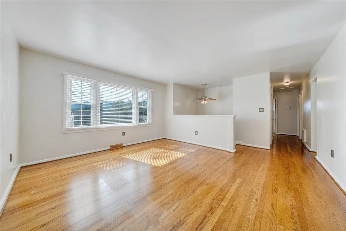 3871 Meadowlark RD - Photo 4