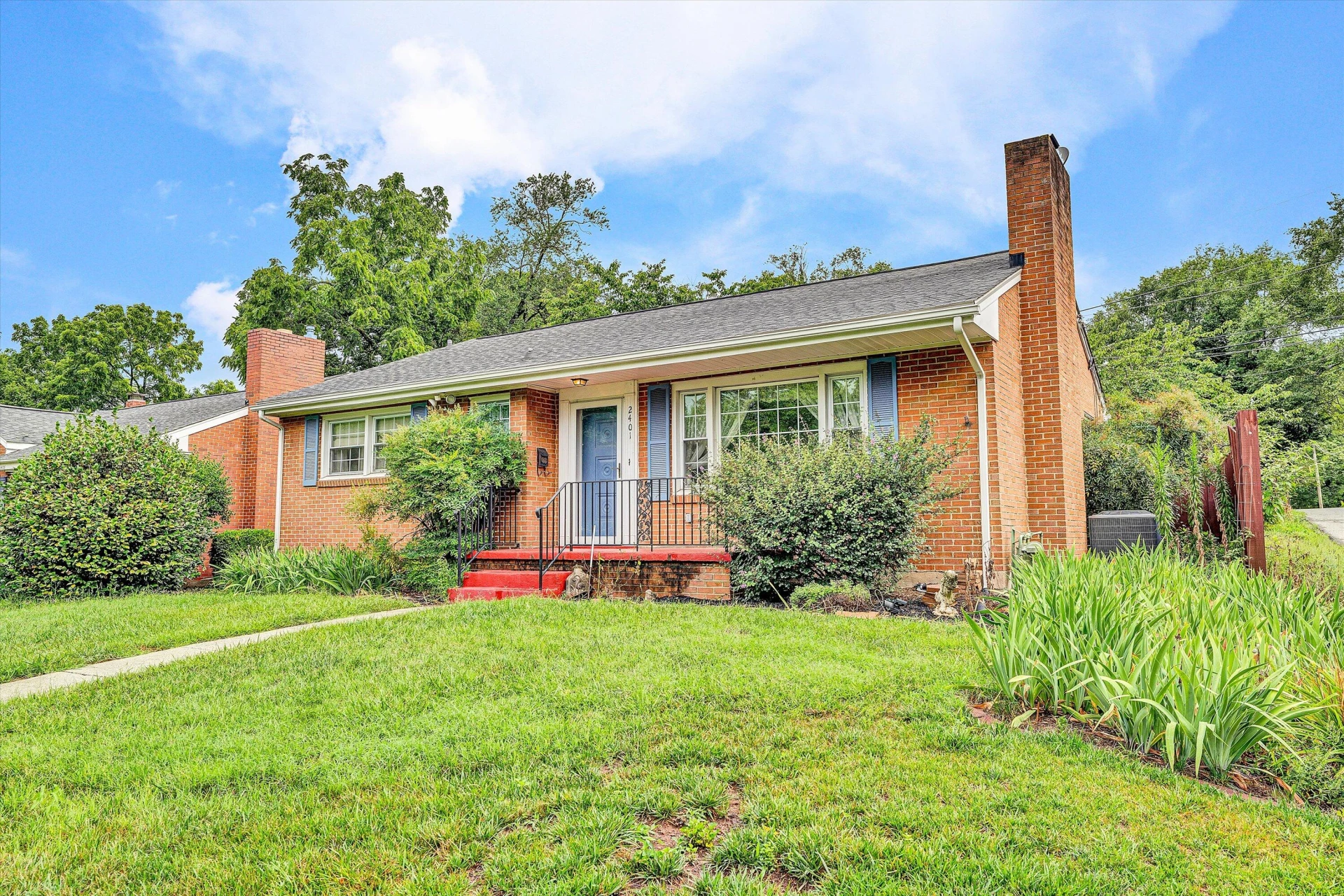 2401 Maiden LN