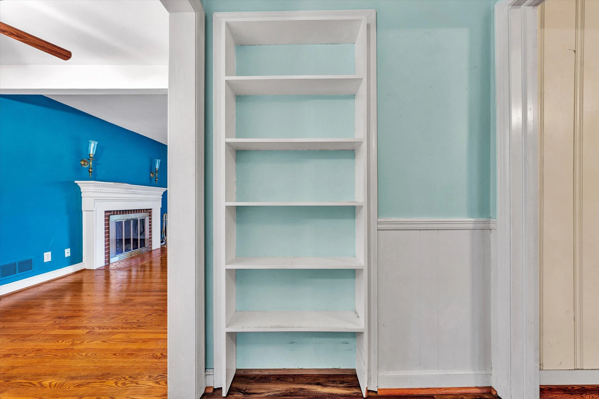 2401 Maiden LN - Photo 12