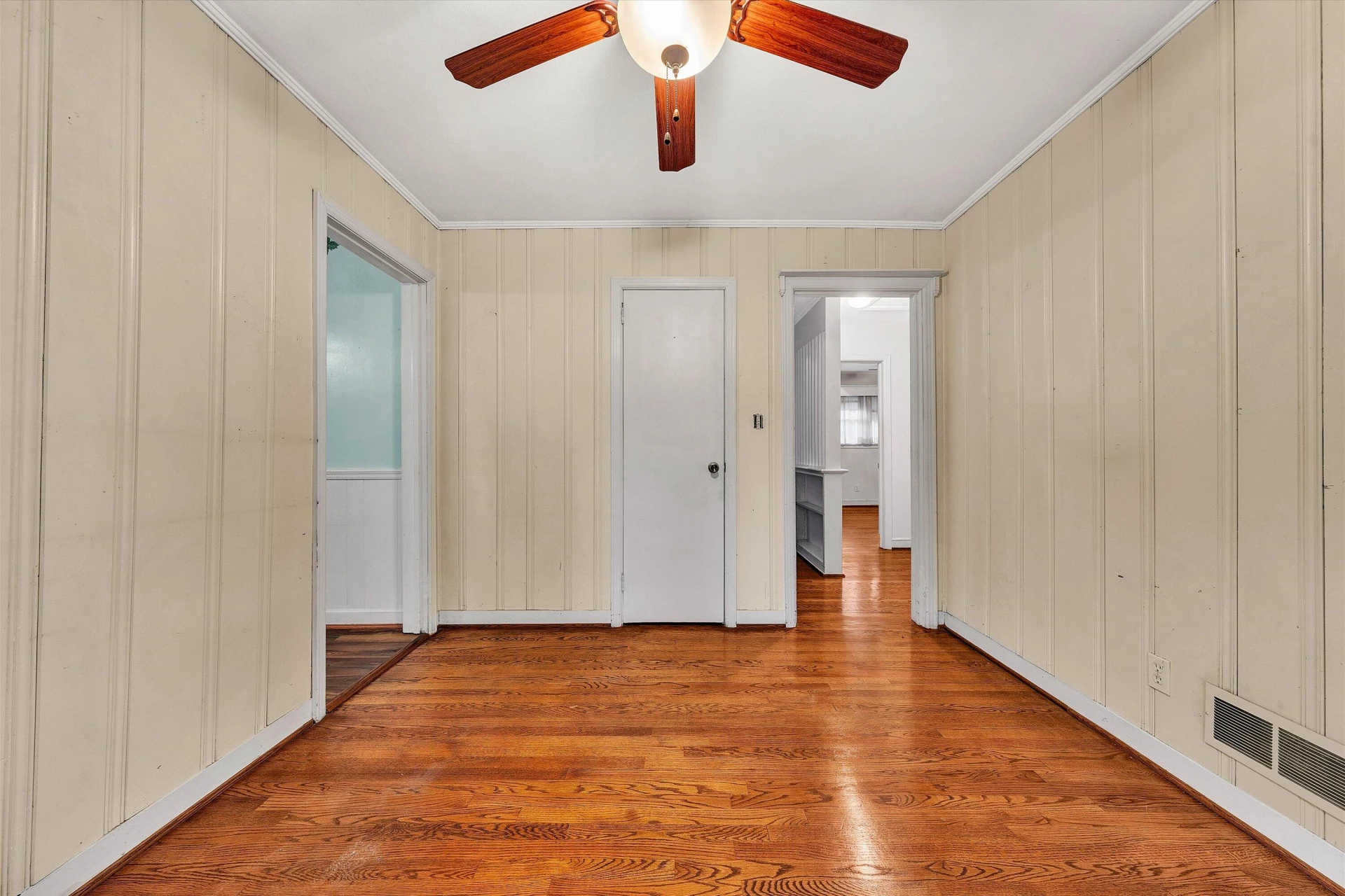 2401 Maiden LN - Photo 14
