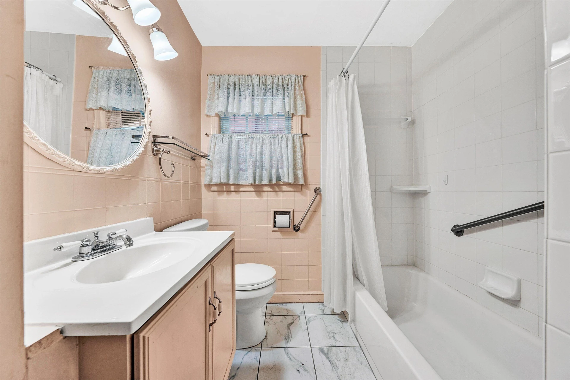 2401 Maiden LN - Photo 17