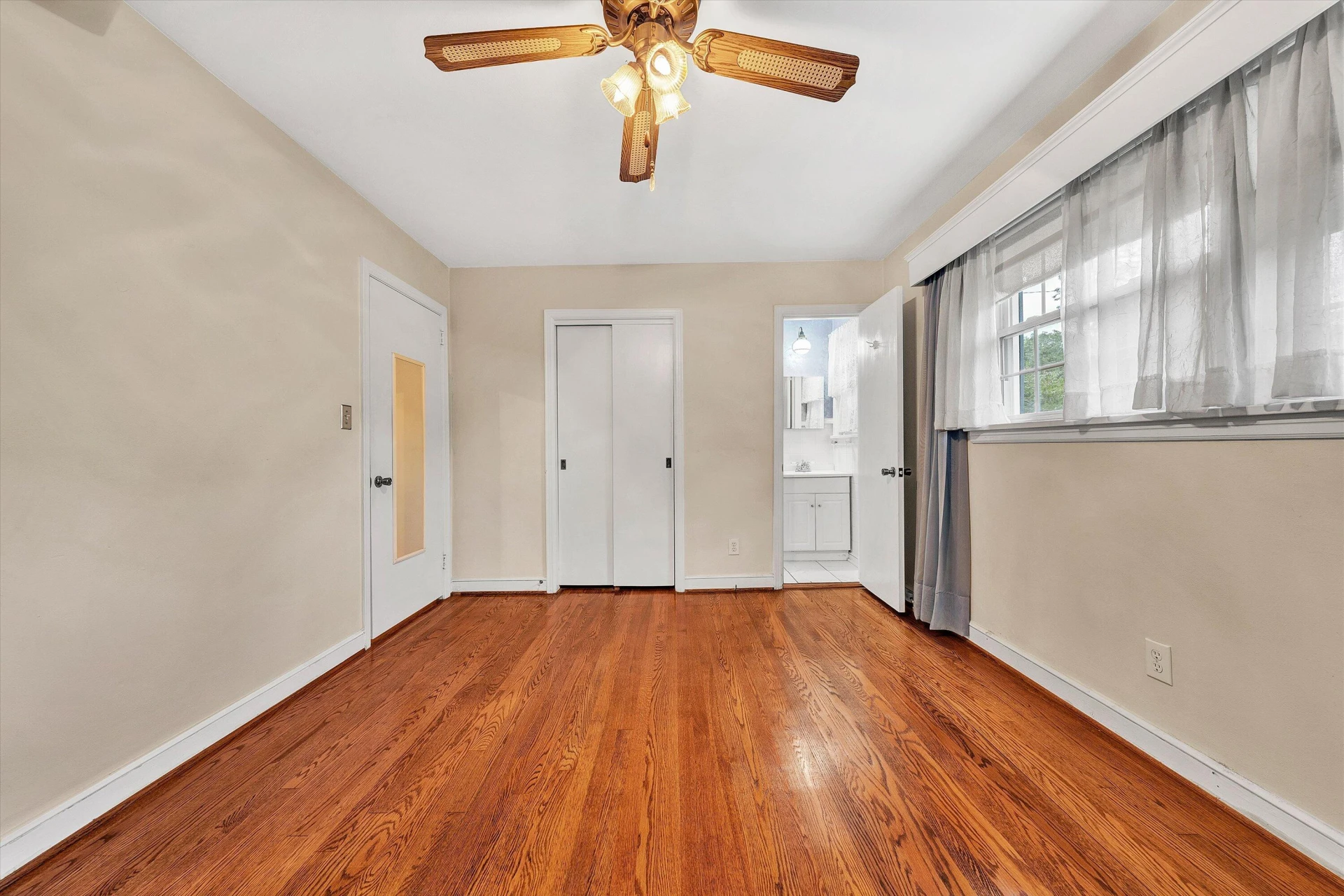 2401 Maiden LN - Photo 19