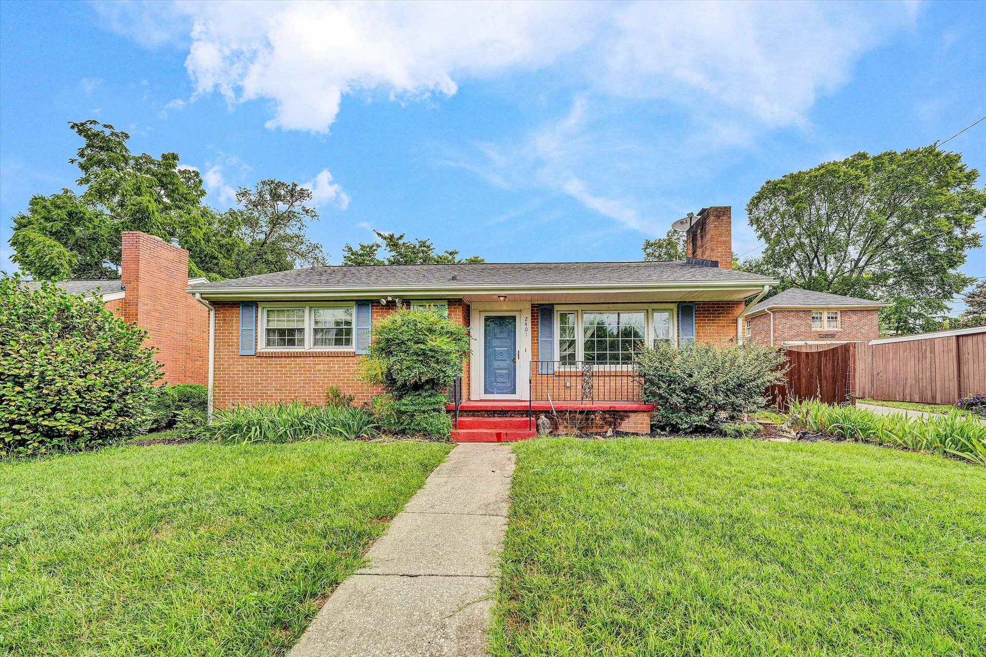 2401 Maiden LN - Photo 2