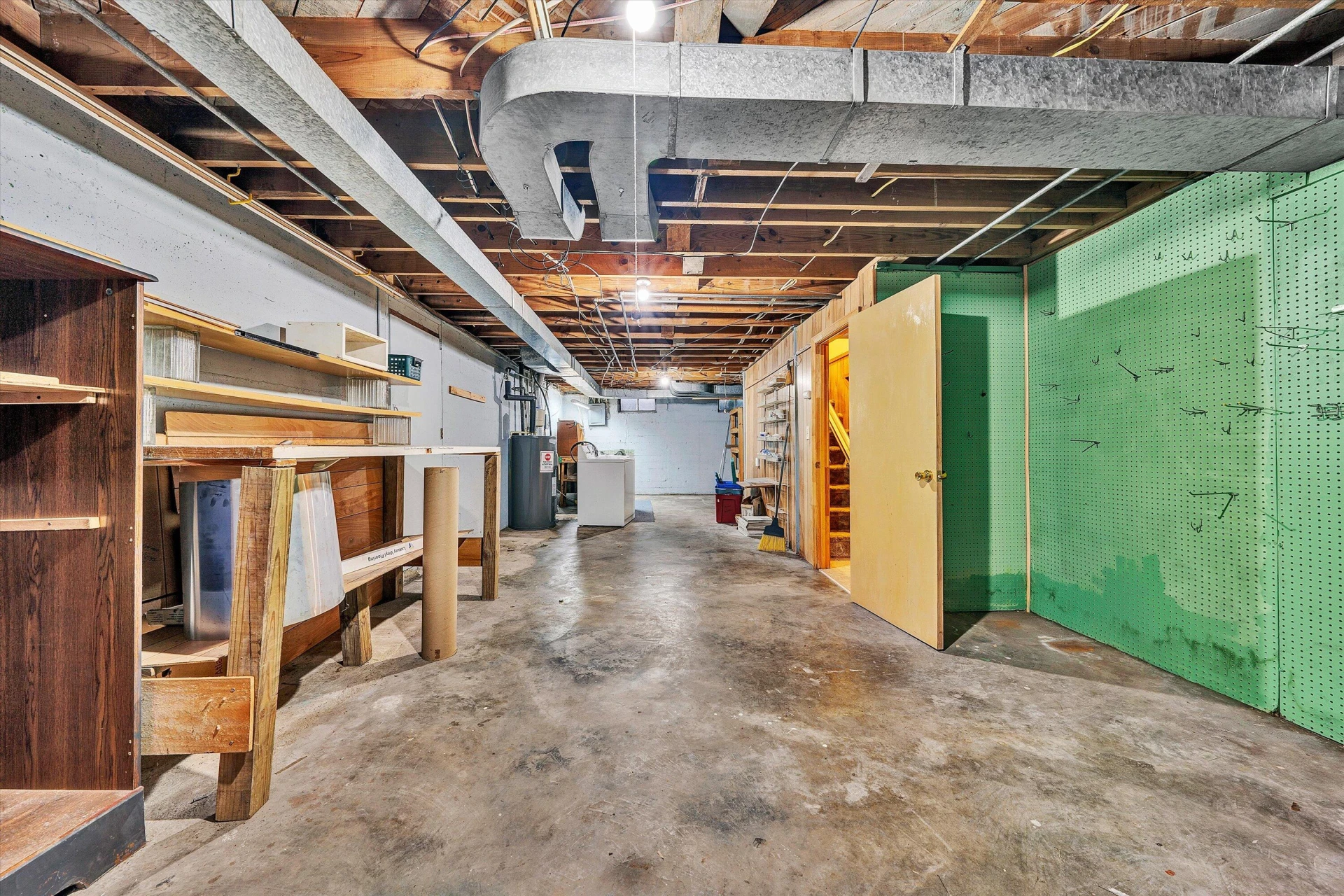 2401 Maiden LN - Photo 27
