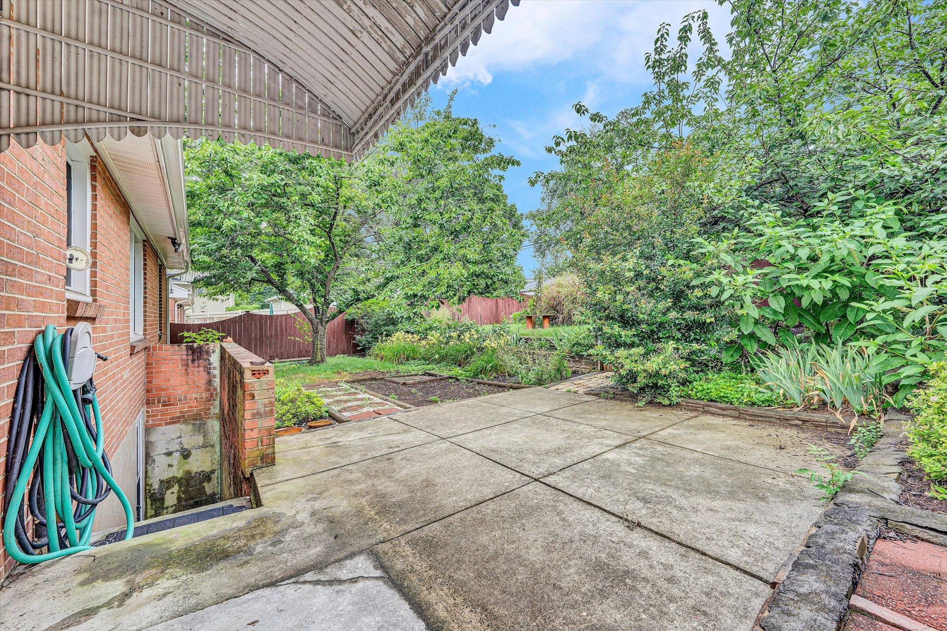 2401 Maiden LN - Photo 31