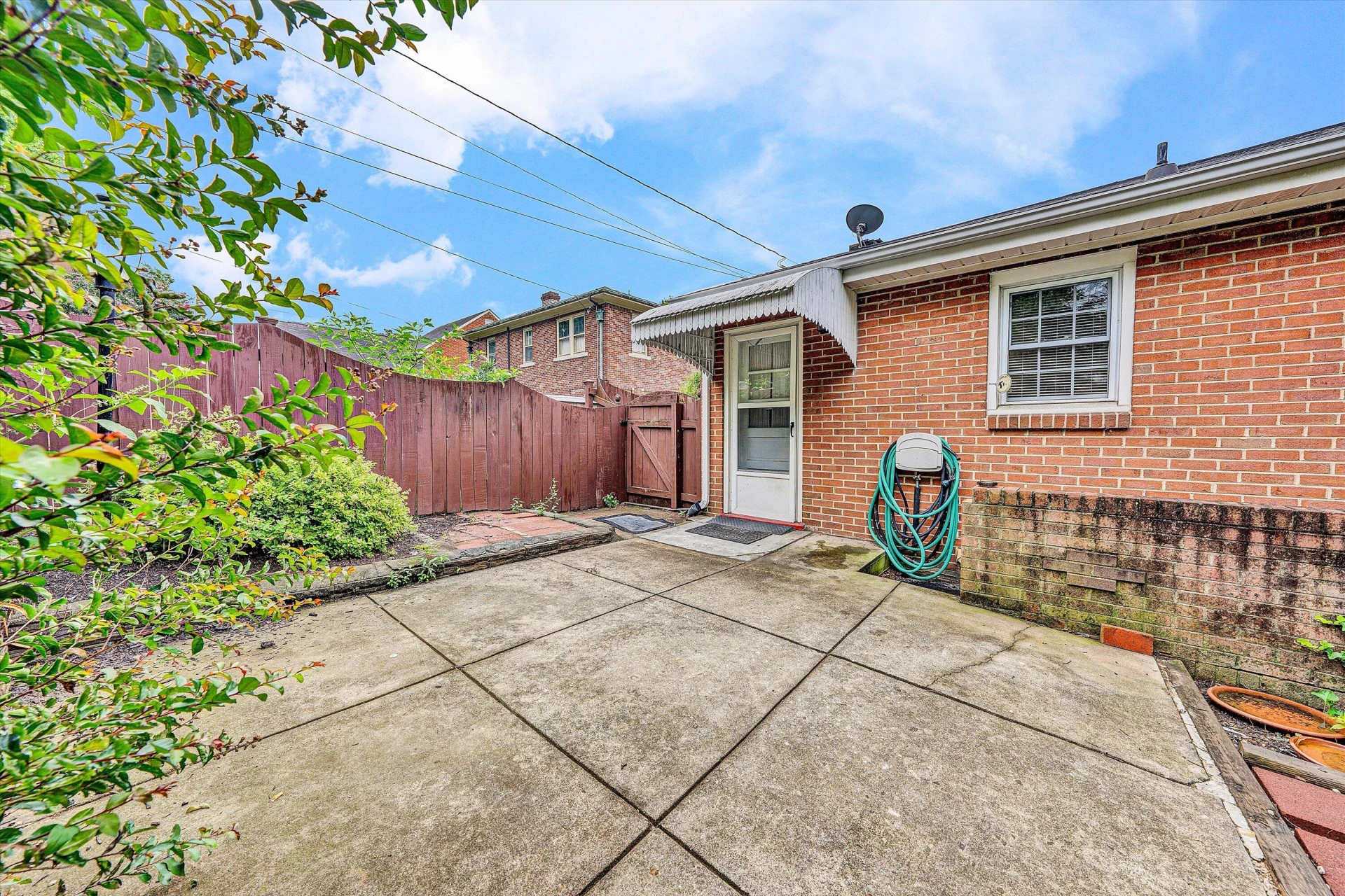 2401 Maiden LN - Photo 32