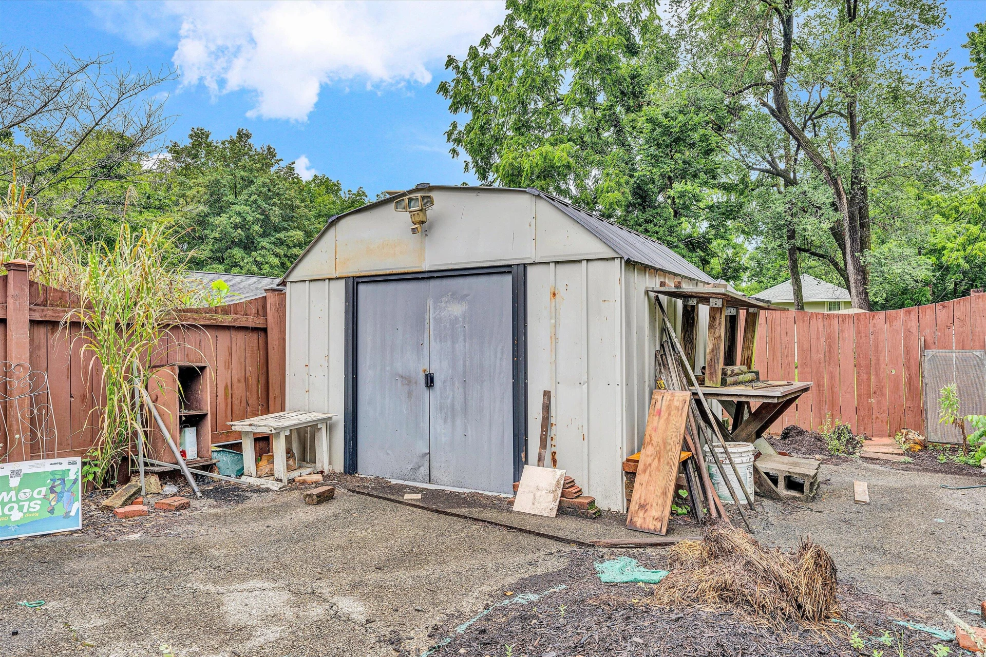 2401 Maiden LN - Photo 38