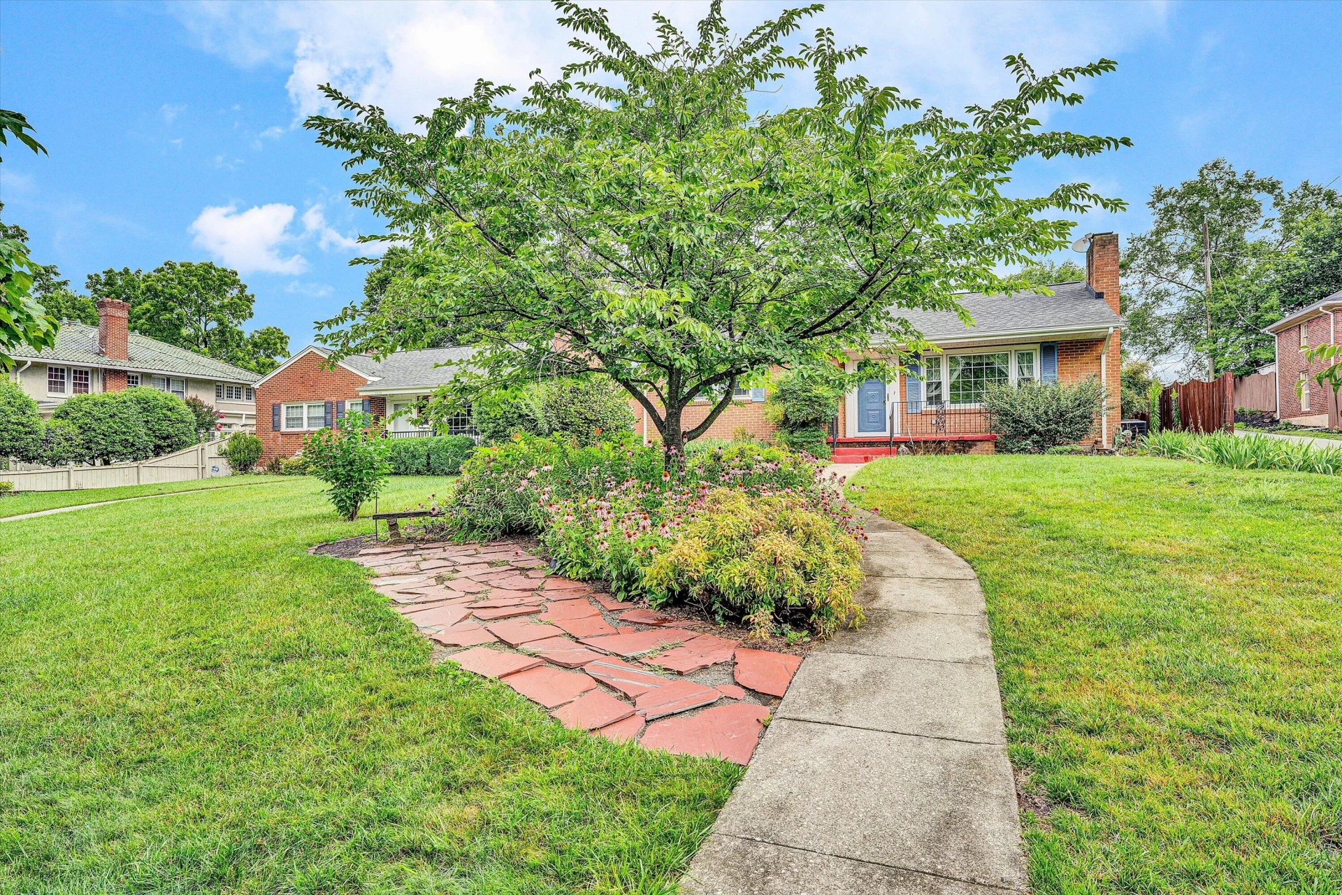 2401 Maiden LN - Photo 40