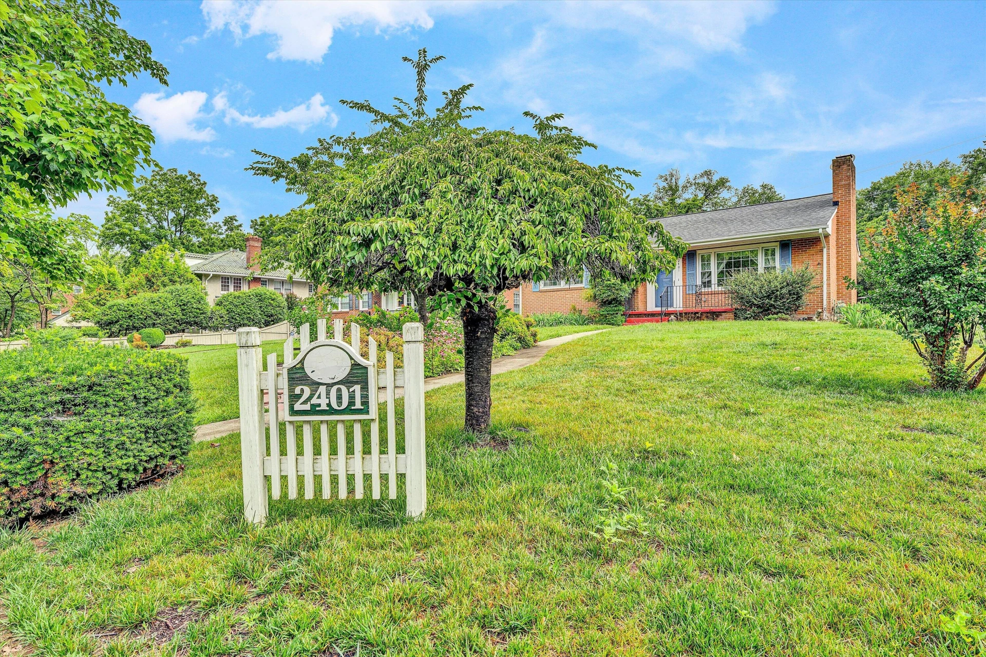 2401 Maiden LN - Photo 41