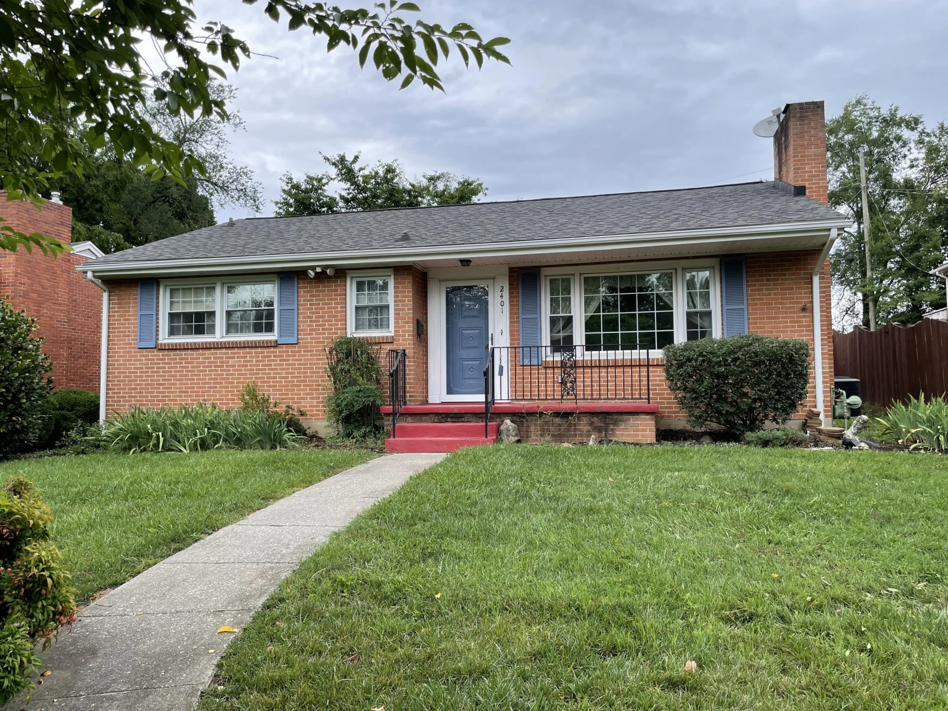 2401 Maiden LN - Photo 43