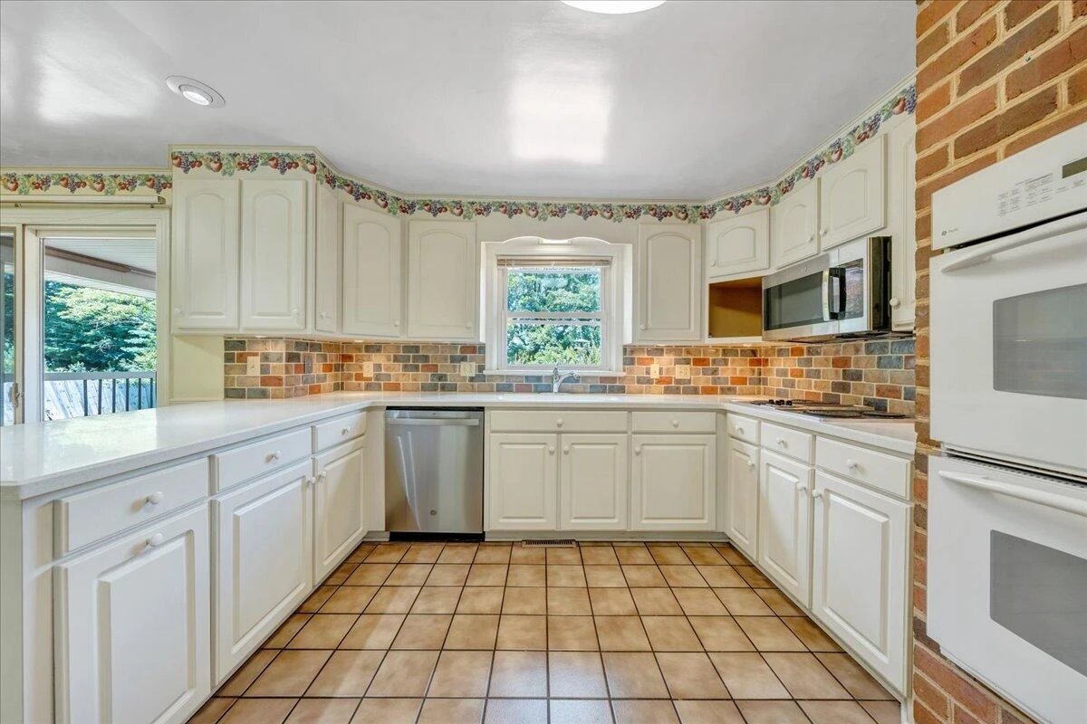 5911 Bighorn DR - Photo 18