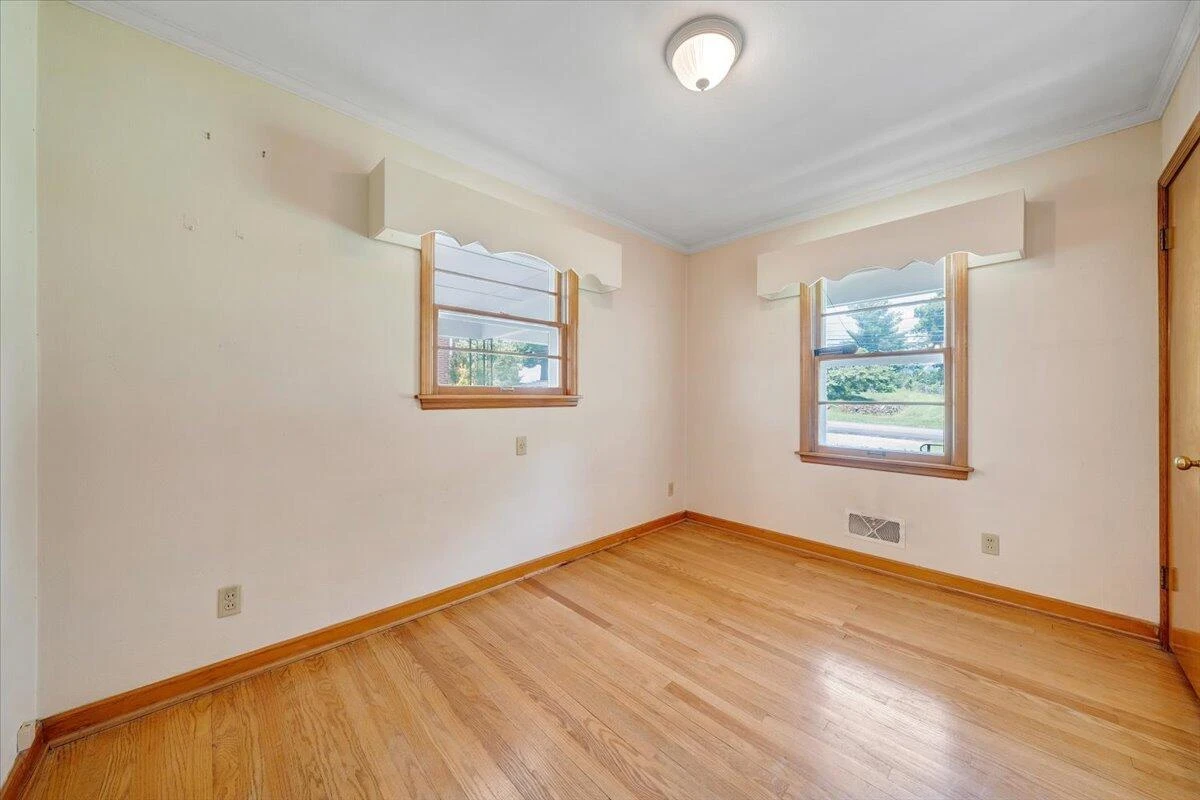 915 Ridgecrest DR - Photo 19